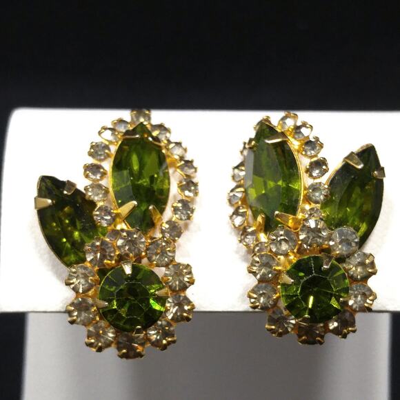 Weiss Green Clear Rhinestone Earrings, Gold Plated, 1960s Vintage Jewelry - Picture 4 of 10